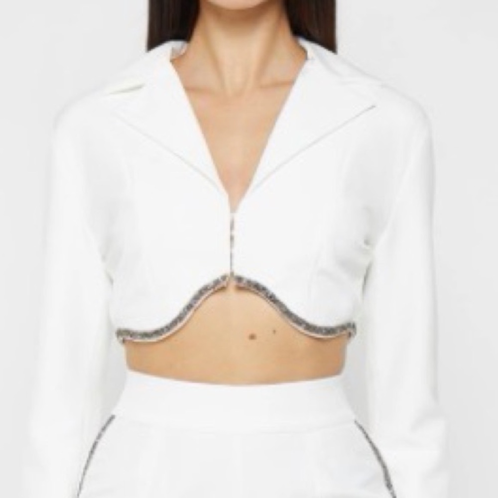 Cropped White long sleeve blazer